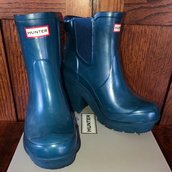 HUNTER Shoes - RARE! Hunter Chunky Heel Chelsea Ankle Booties sz6